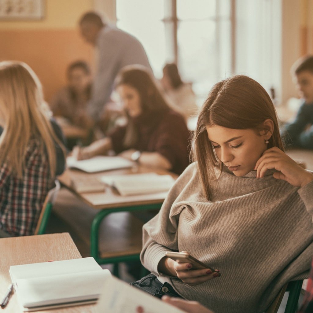 Первая любовь? Что делать родителям с влюбленным подростком